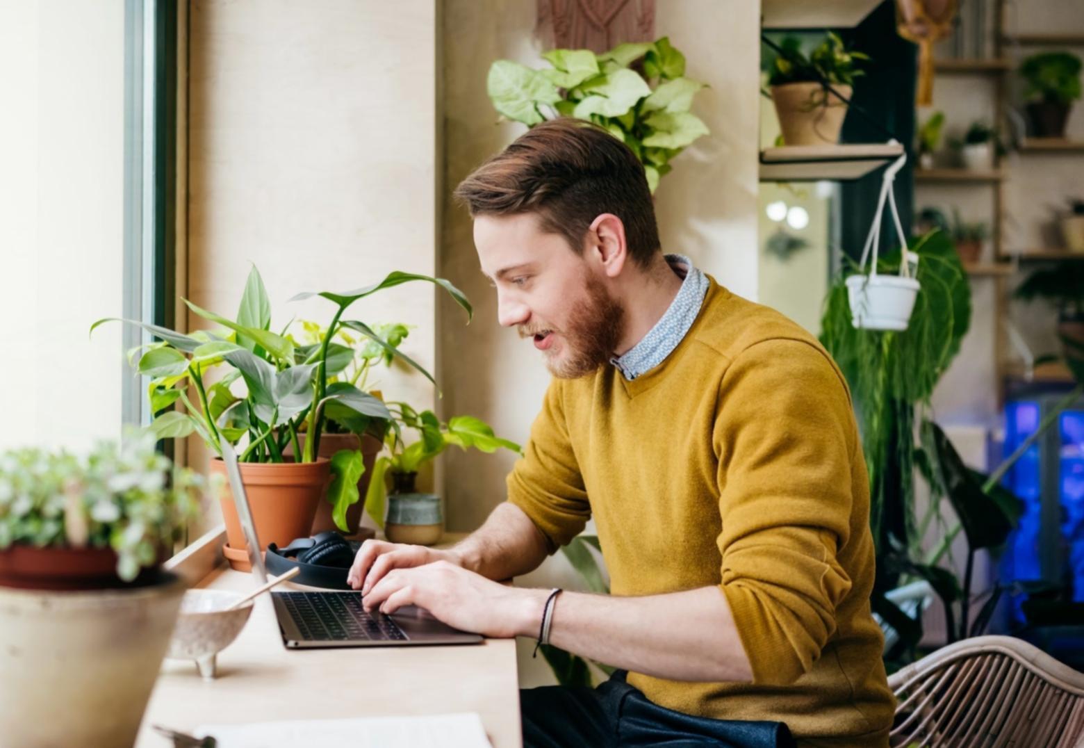 Teilnehmer arbeitet an einer Aufgabe zur On-Page-Analyse