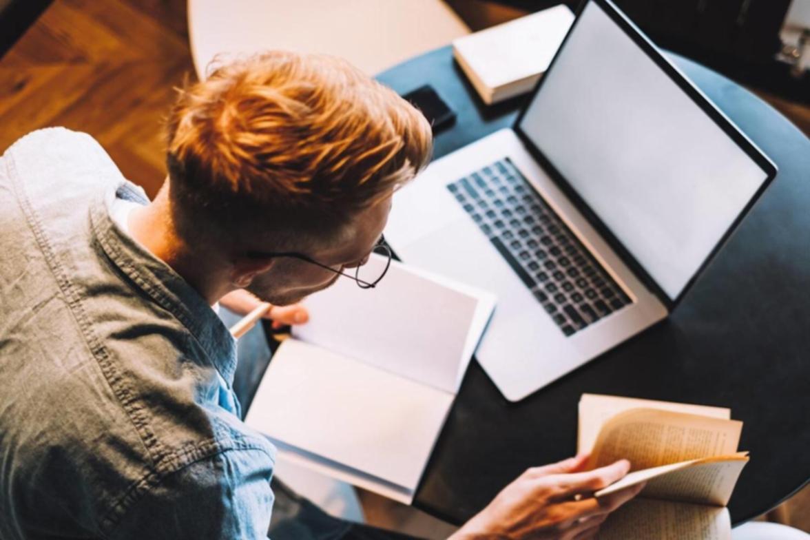 Experten-Team bei der Arbeit an SEO-Projekten